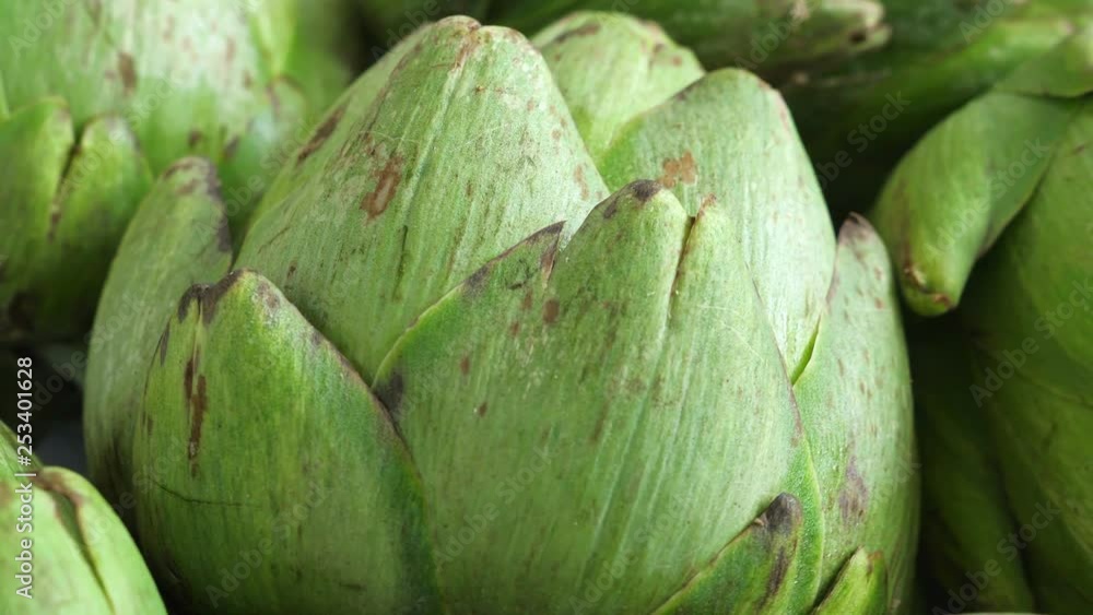 Whole fresh artichokes, rotate. Nobody Whole fresh artichokes, rotate. Nobody