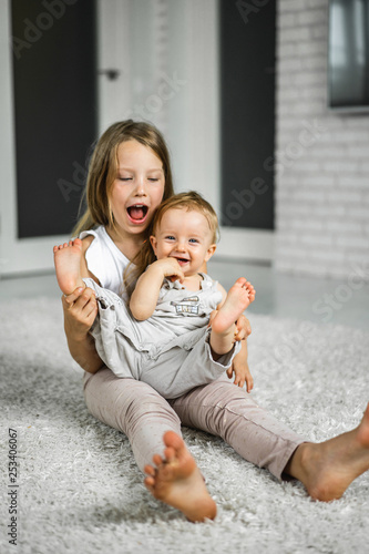 фотографія sister is messing with her younger brother