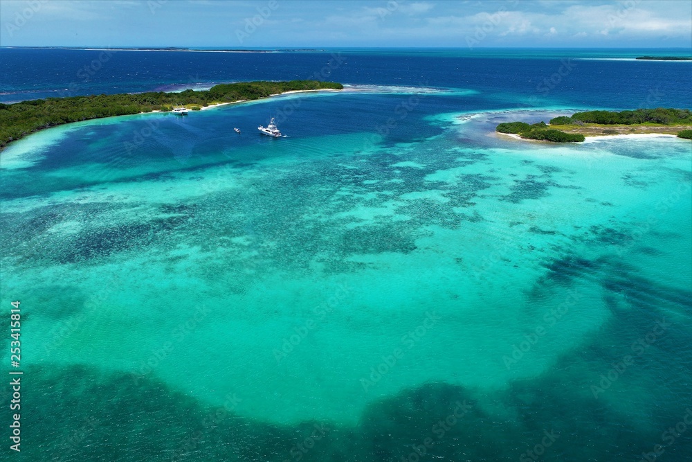 Obraz premium Caribbean sea, Los Roques, Venezuela: vacation on the blue sea and paradisiac beach. Vacation travel. Travel destination. Tropical travel. Great beach scenery. Beautiful landscape.