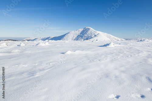 View to the highest mountain of the Krkonose (Czech Republic) in winter © Alexander Erdbeer