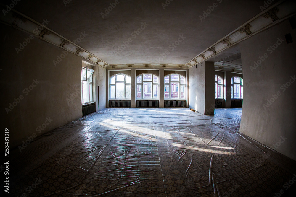 Fototapeta premium The spacious interior of the old mansion during the restoration work.
