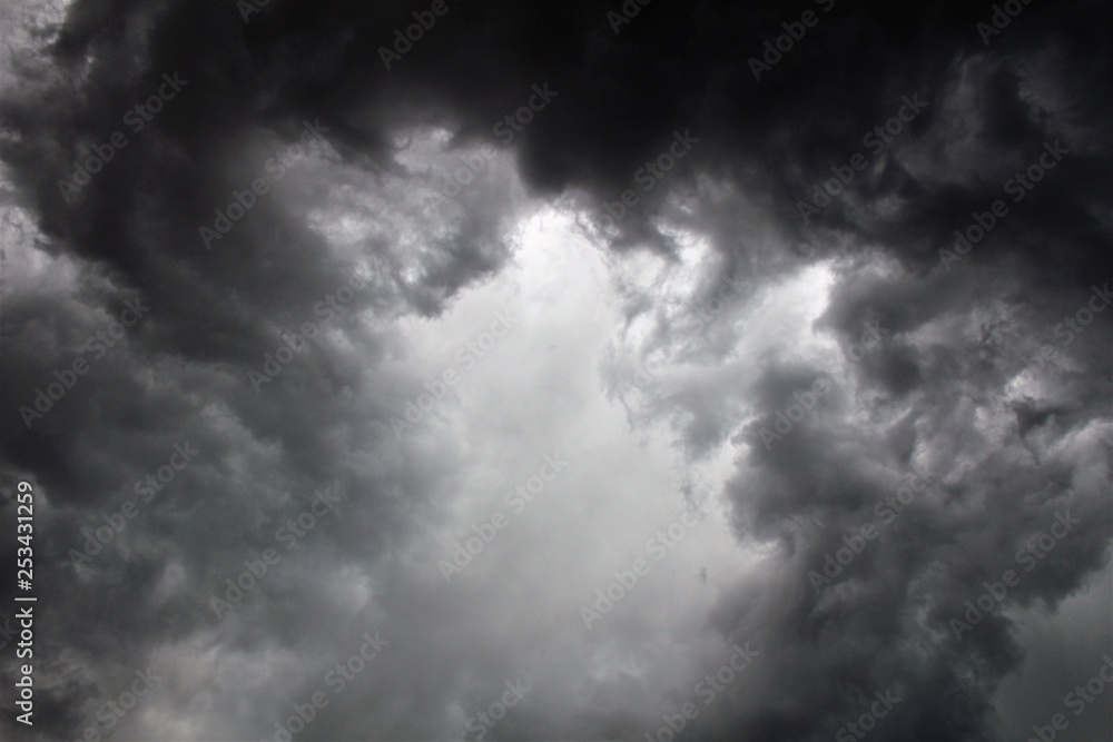 Obraz premium Opening in Stormy Clouds