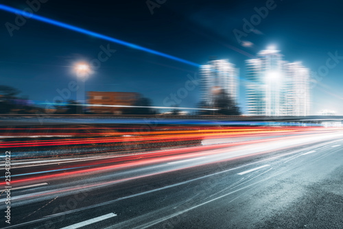 Urban roads and blurred lights.. © 昊 周