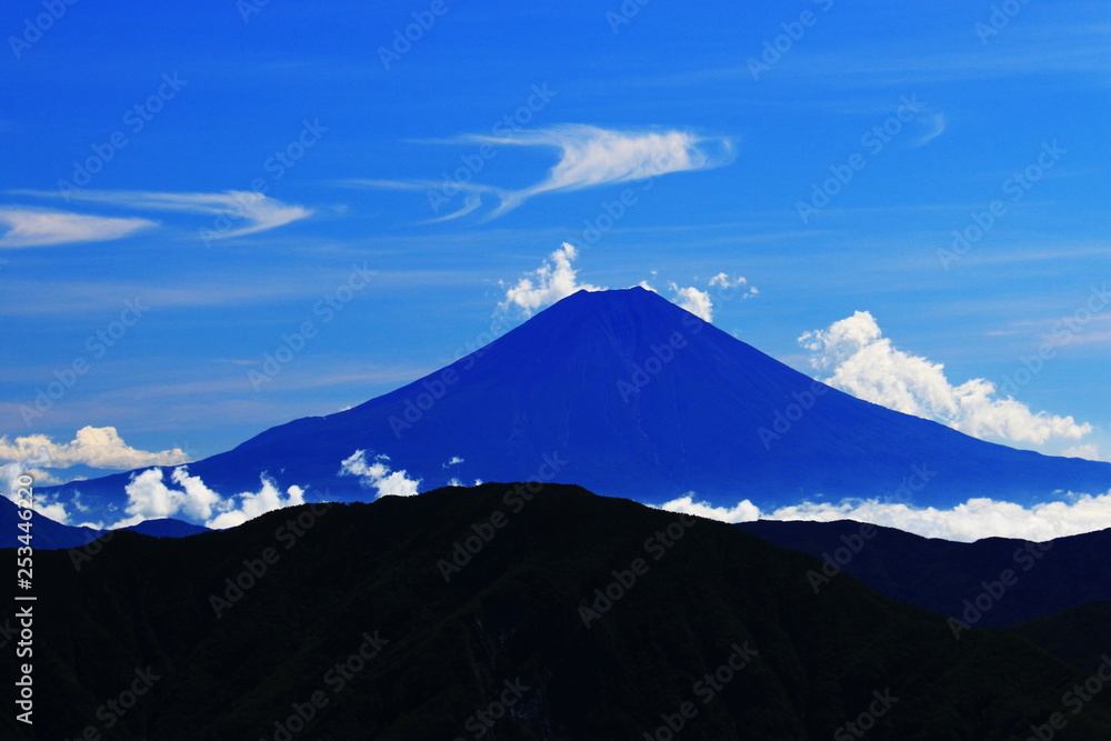 南アルプス光岳への道　茶臼小屋からの富士山遠景