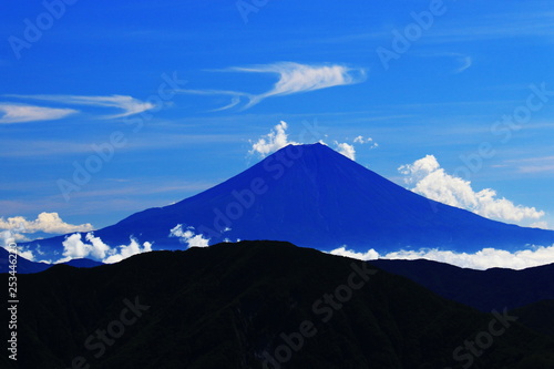南アルプス光岳への道 茶臼小屋からの富士山遠景