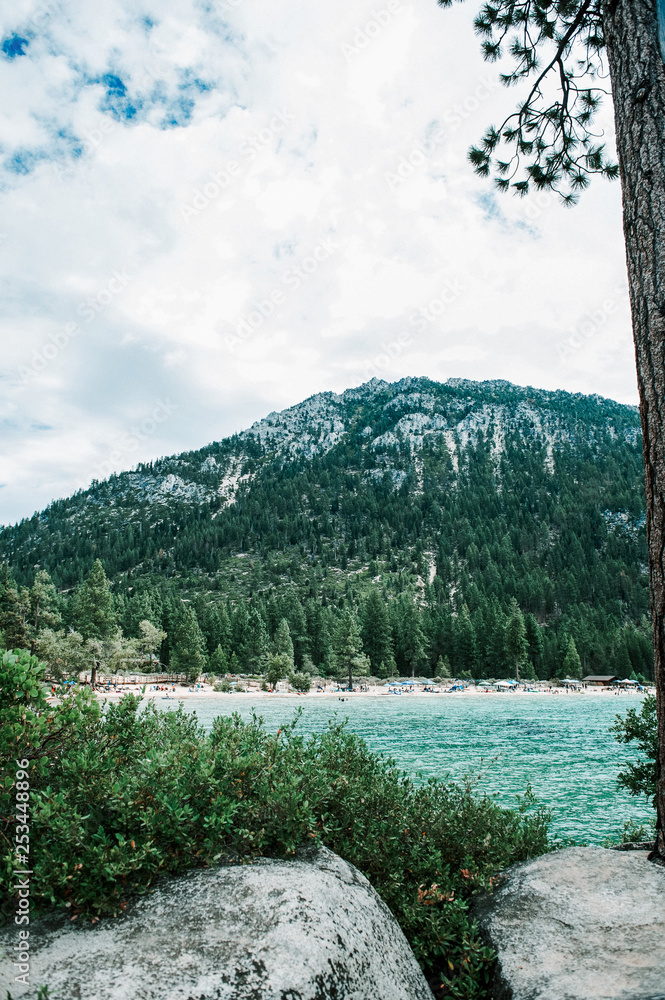 Obraz premium lake in the mountains