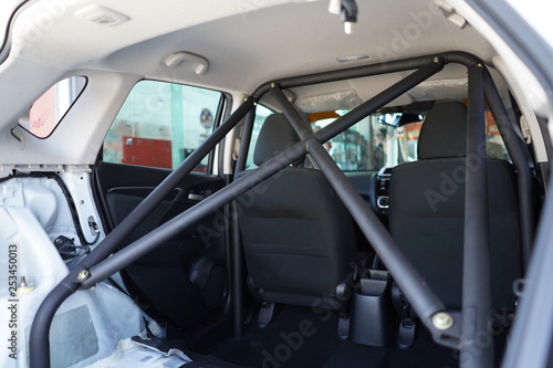 Car's roll cage design