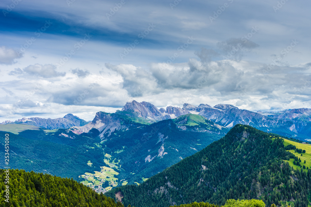 Obraz premium Alpe di Siusi, Seiser Alm with Sassolungo Langkofel Dolomite, a view of a large mountain in the background