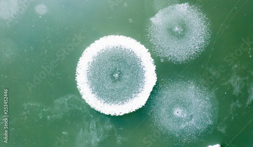 Fotografija Three Circular Ice Formations Green Frozen Circles Winter Trippy Nature Backgrou