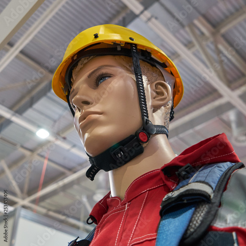 Image of a mannequin in a construction helmet.
