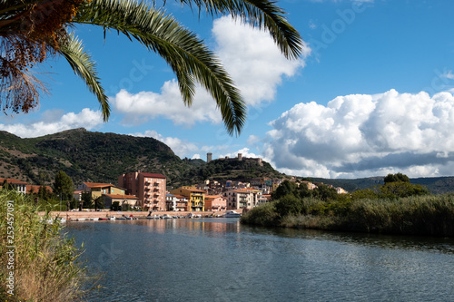 Ortsansicht von Bosa auf Sardinien, Italien