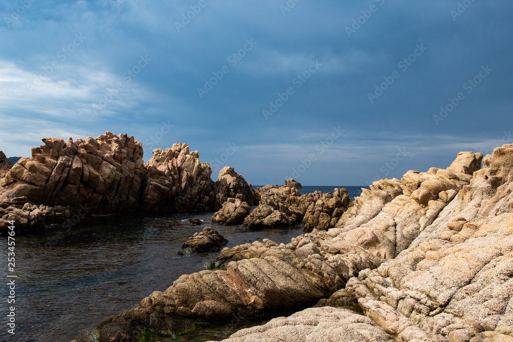 Felesküste an der Costa Paradiso auf Sardinien, Italien