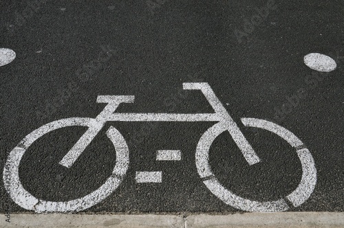 symbol indicating the cycle path