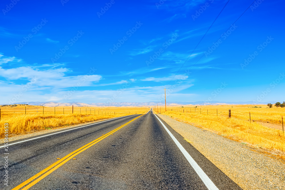 Naklejka premium Endless American asphalt roads in Arizona state.