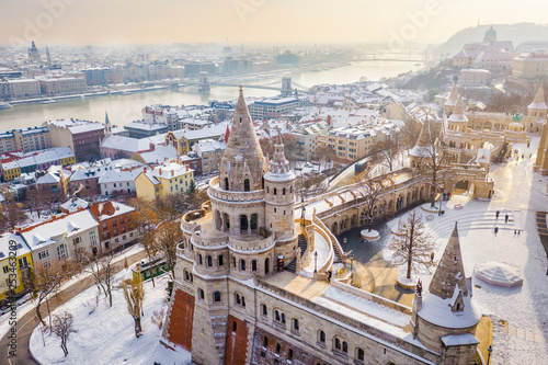 Obraz na płótnie Budapest, Hungary - Aerial view of the snowy Fisherman's Bastion with Szechenyi Chain Bridge and St. Stephen's Basilica at background on a snowy winter morning w salonie