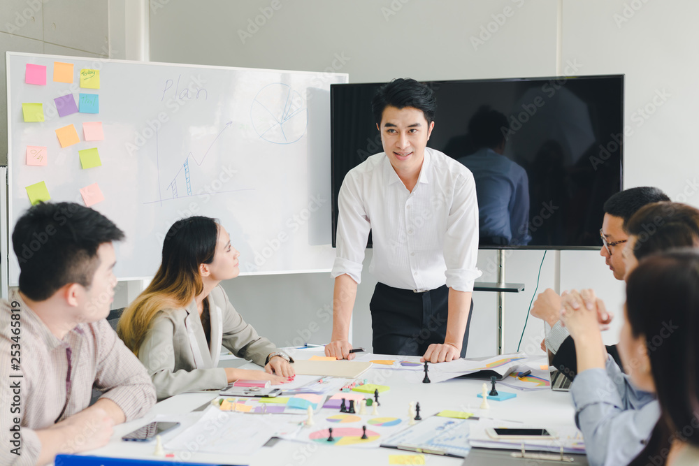 A group of Asian businessmen are discussing. Employees are presenting their work to the meeting. A group of Asian businessmen are discussing. Employees are presenting their work to the meeting.
