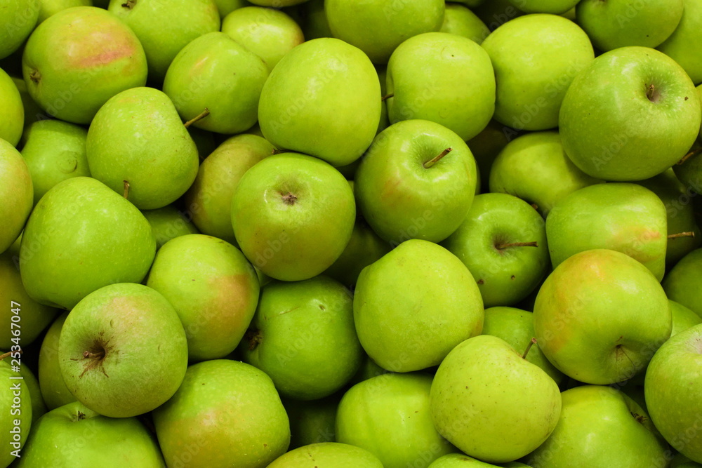 Lots of ripe green apples Lots of ripe green apples