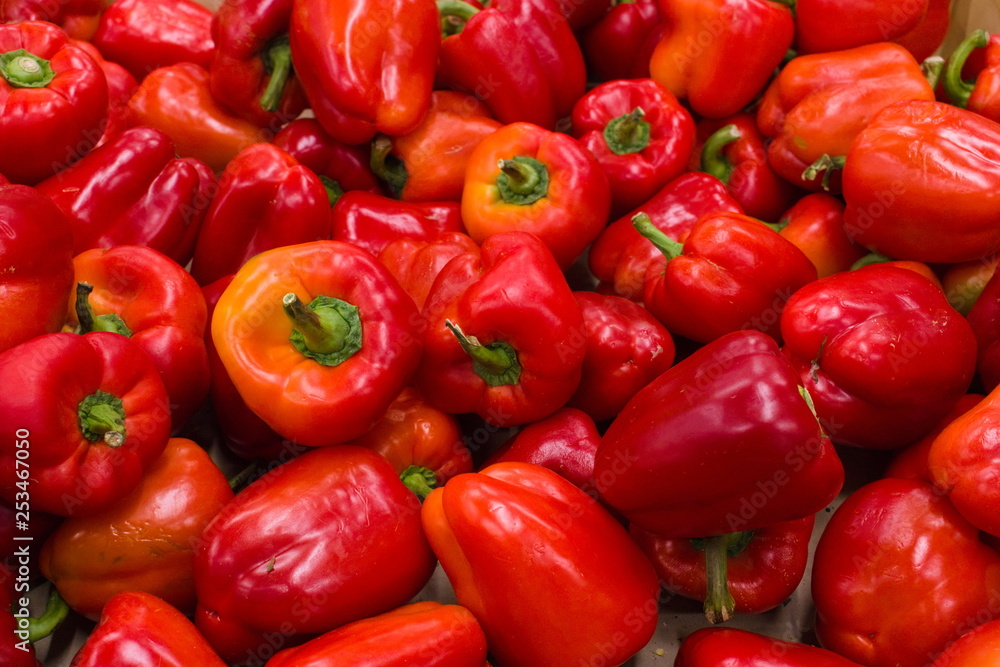 Red sweet peppers with green tails are disordered Red sweet peppers with green tails are disordered