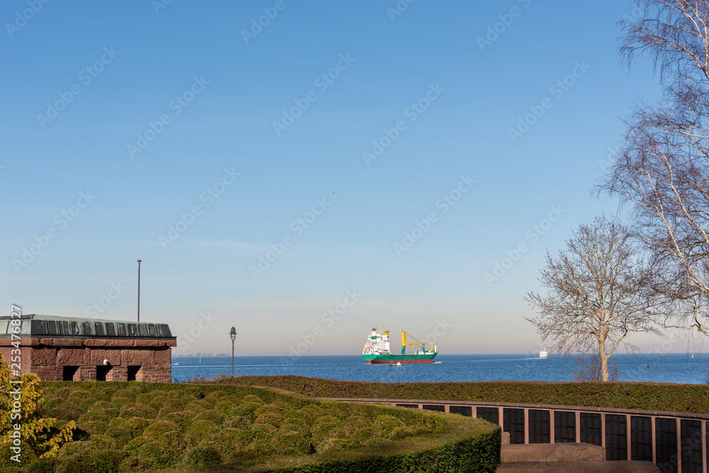 In Heikendorf Ortsteil Möltenort befindet sich an der Kieler Förde das U-Boot Ehrenmal für die gefallenen U-Boot Matrosen der Marine des 1. und 2. Weltkrieges