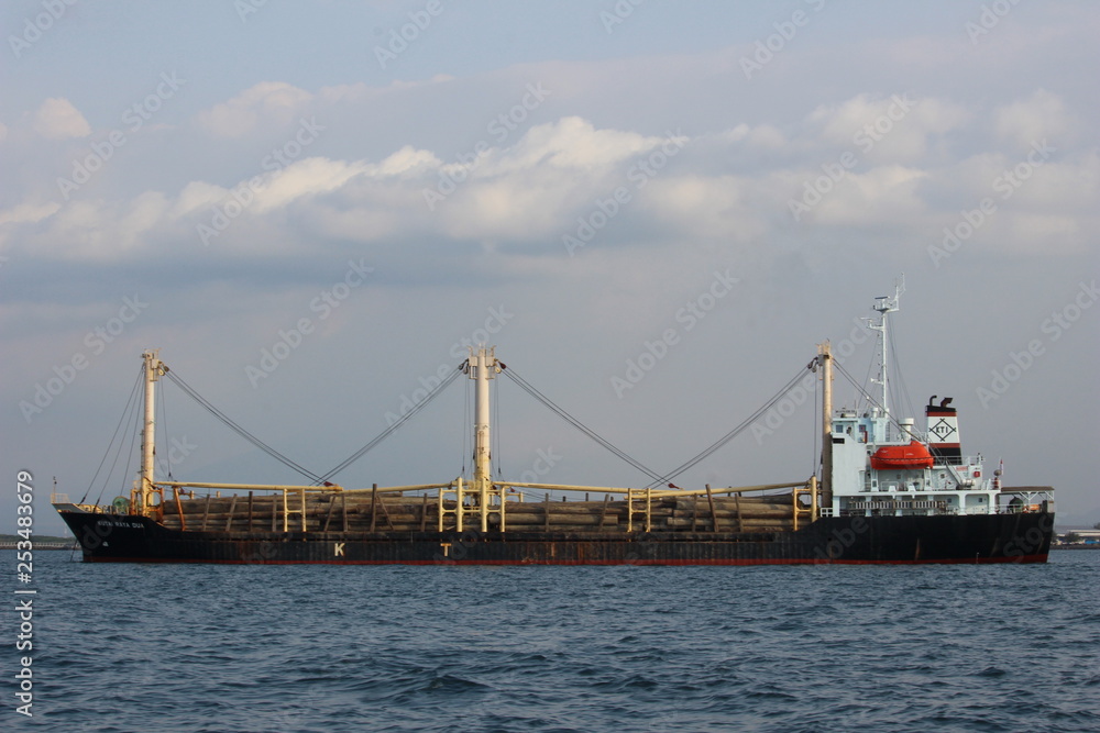Fototapeta premium SHIP CARRYING WOOD