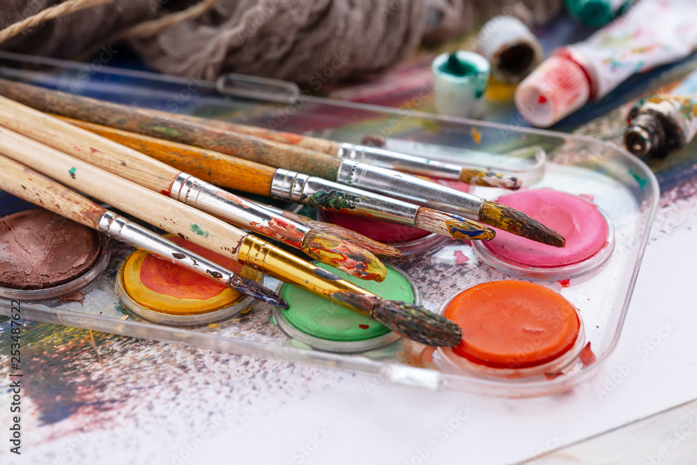 Obraz premium Paint brushes and paints for drawing.