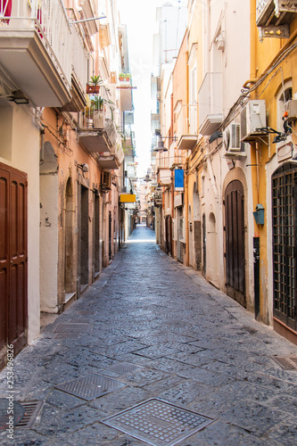 Fototapeta Naklejka Na Ścianę i Meble -  Narrow Street in Gaeta, Italy