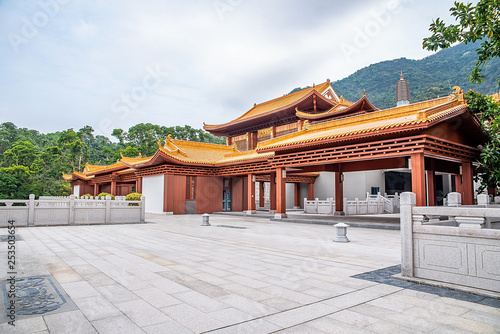 Shenzhen Hongfa Temple Architectural Landscape © Lili.Q