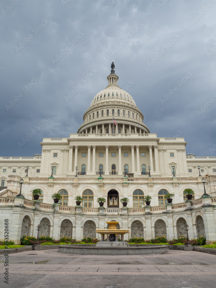 Washington DC, District of Columbia [United States US Capitol Building, shady cloudy weather before raining, faling dusk, ]
