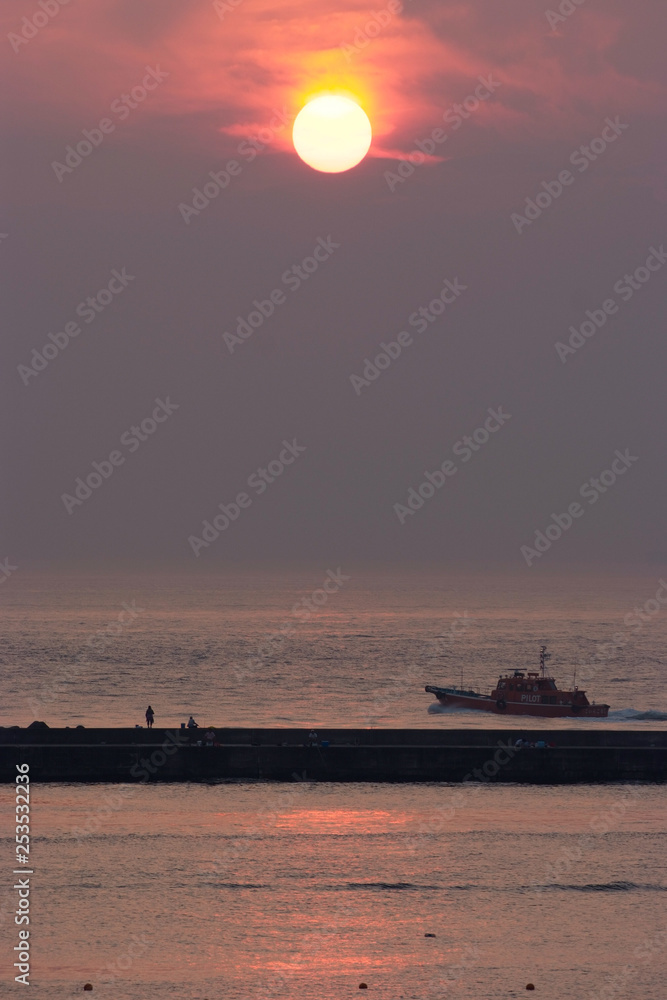 Obraz premium Sunset and Sea - 夕日と海