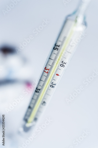 thermometer medical to measure body temperature