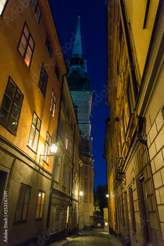 Fototapeta Naklejka Na Ścianę i Meble -  Street at night, Gamla stan, Stockholm