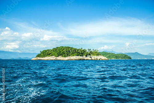 Fototapeta Naklejka Na Ścianę i Meble -  Blue Ocean with Island