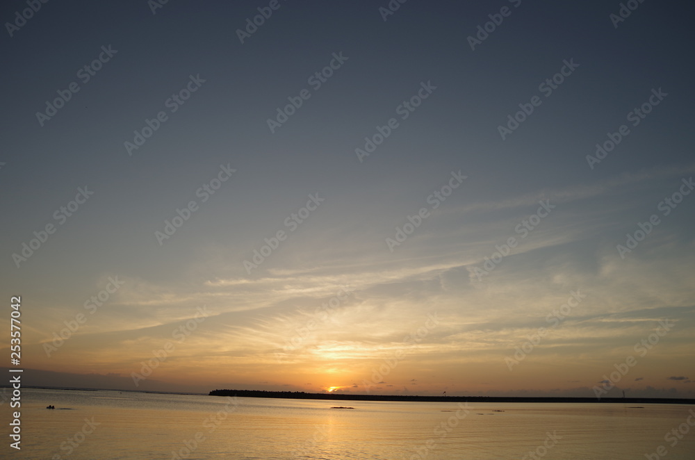 Obraz premium Sandy beach sunset