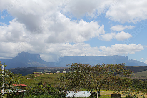 Tepuyes de Venezuela en la Gran Sabana - Paraitepuy photo