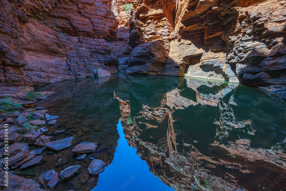 hiking to handrail pool in the weano gorge in karijini national park, western australia 25