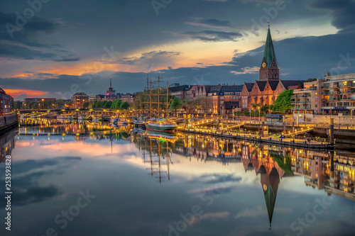 Bremen Schlachte Spiegelung am Abend