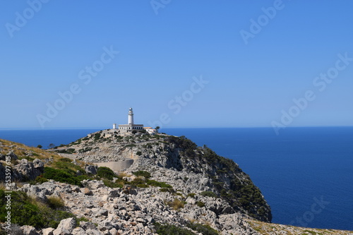 lighthouse faro cliff horizont