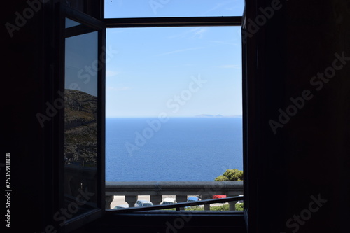 window horizon ocean