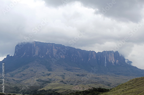 Tepuy kukenan, montañas con las rocas más antiguas del mundo