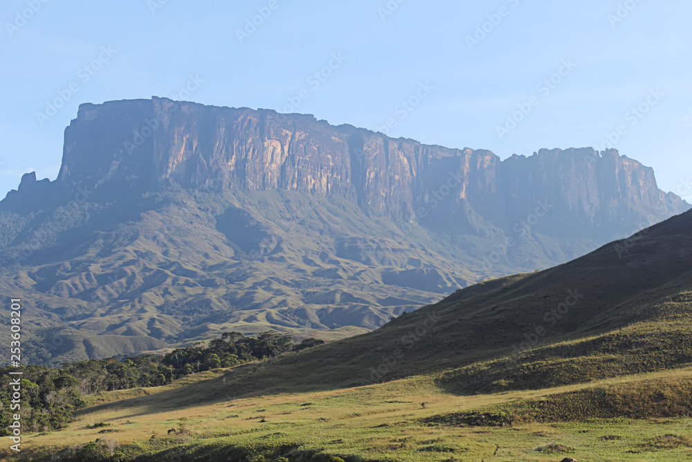 Tepuy kukenan, montañas con las rocas más antiguas del mundo