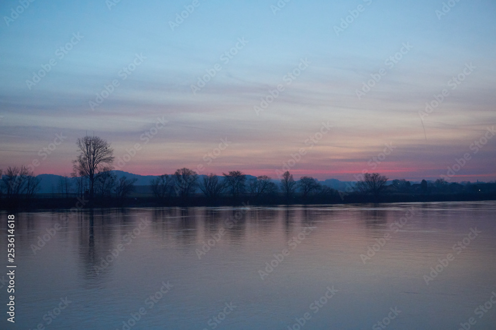 Kalter Morgen am Fluss Kalter Morgen am Fluss