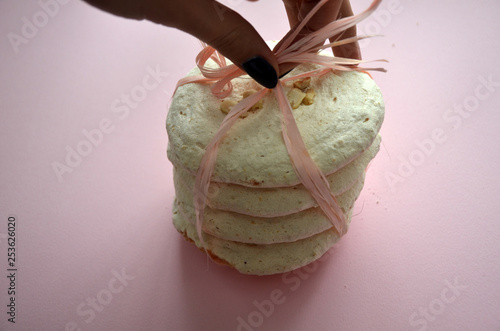 vanilla meringue with nuts, sweet cake, зштл ифслпкщгтв