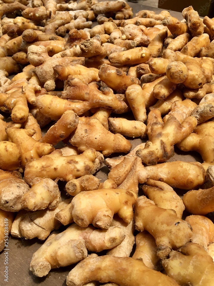 ingwer frucht auf einem markt ingwer frucht auf einem markt