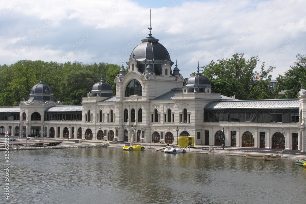 Fototapeta premium Building in City Park in Budapest, Hungary
