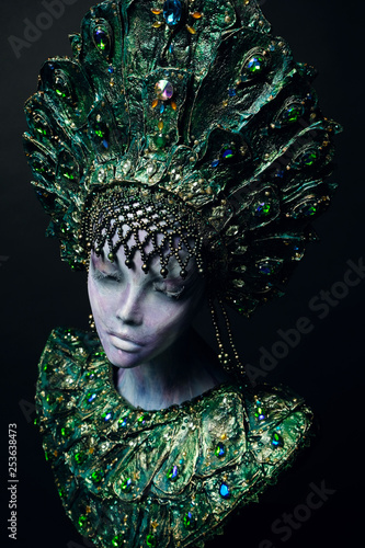 Head of woman mannequin in green decorated kokoshnick