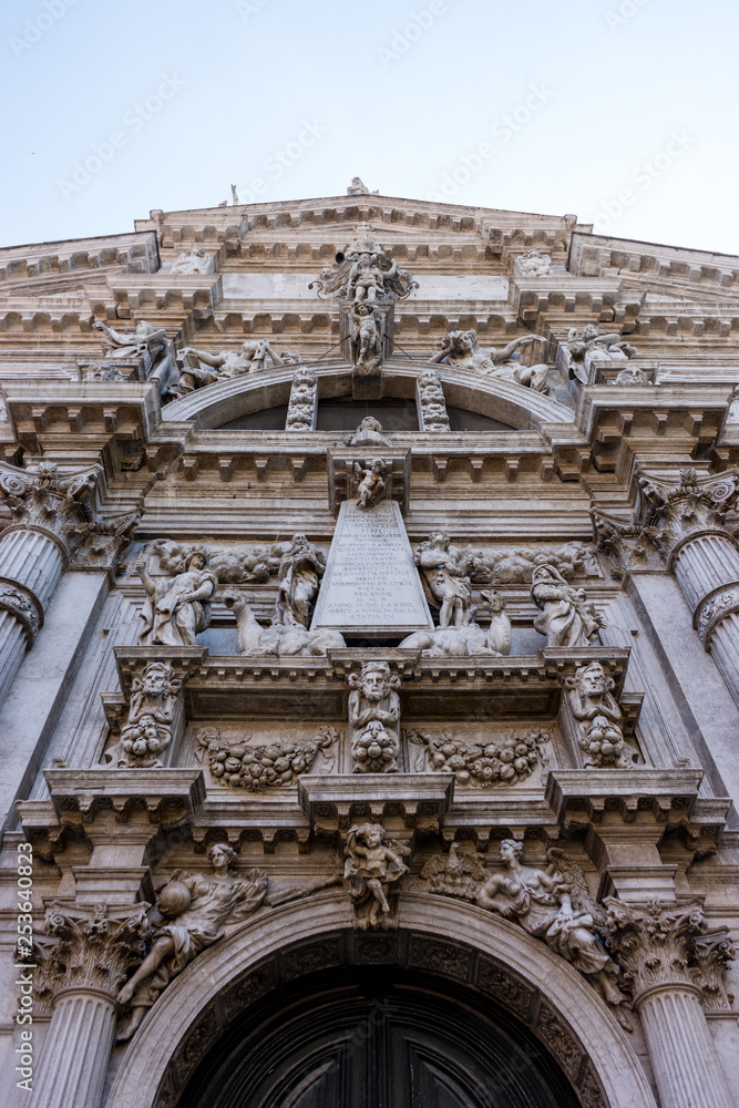 Fototapeta premium Italy, Venice, San Moise, LOW ANGLE VIEW OF HISTORIC BUILDING AGAINST SKY