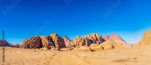Cuadro en lienzo Landscape of Wadi Rum desert in Jordan