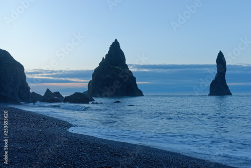 die Felsen von Reynisdrangar, Vik, Island