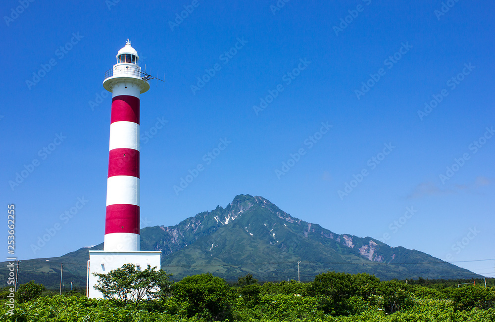 利尻島、石崎灯台と利尻山 利尻島、石崎灯台と利尻山