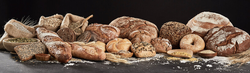Papier peint photo Boulangerie Panorama de pain rustique artisanal  © exclusive-design